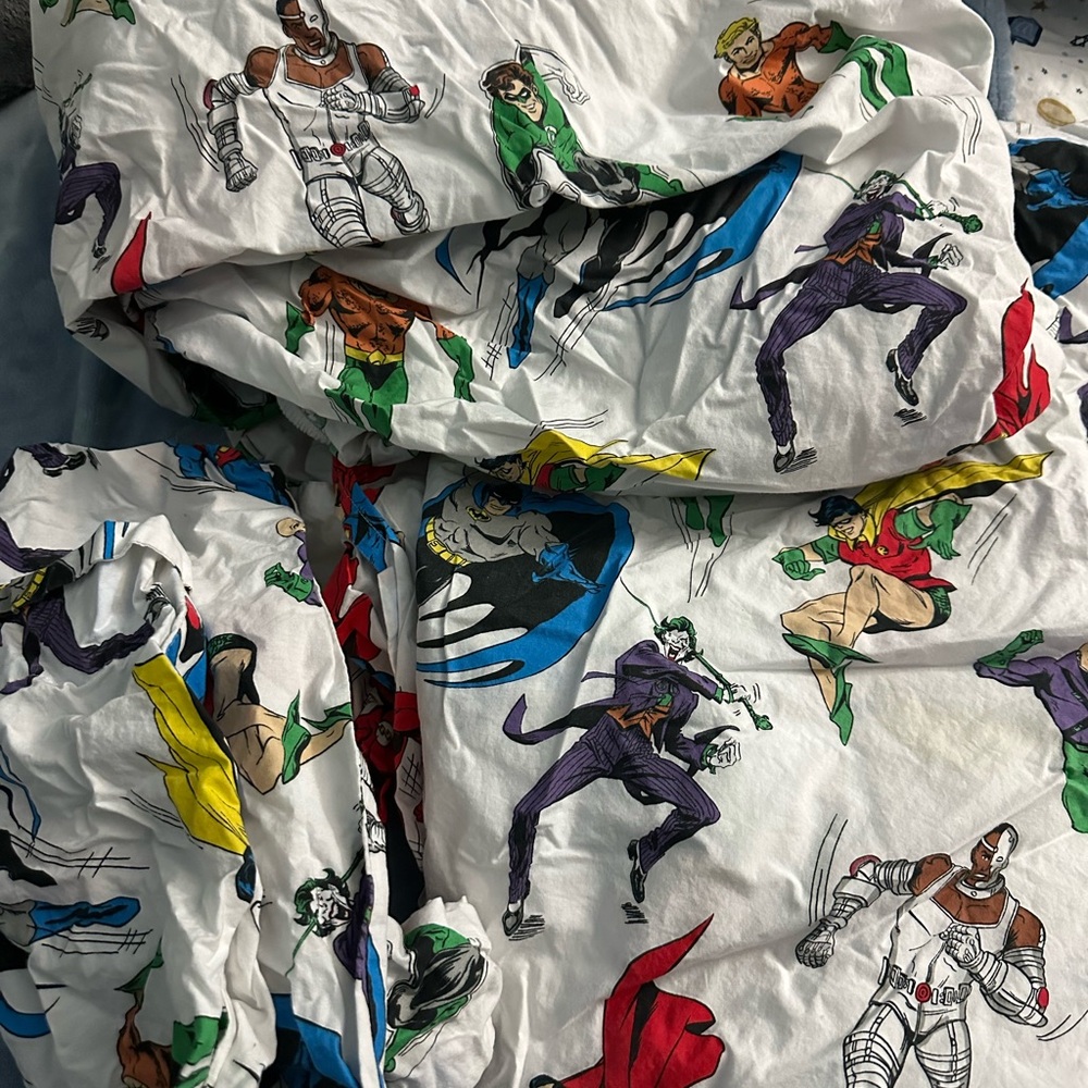 Like New Pottery Barn Kids Marvel Heroes Glow in dark Twin sheets and pillowcase